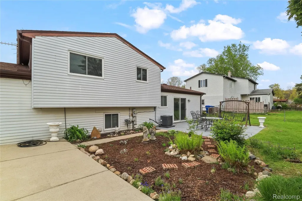 2814 Burgess Hill Drive Waterford Charter Township MI 48329