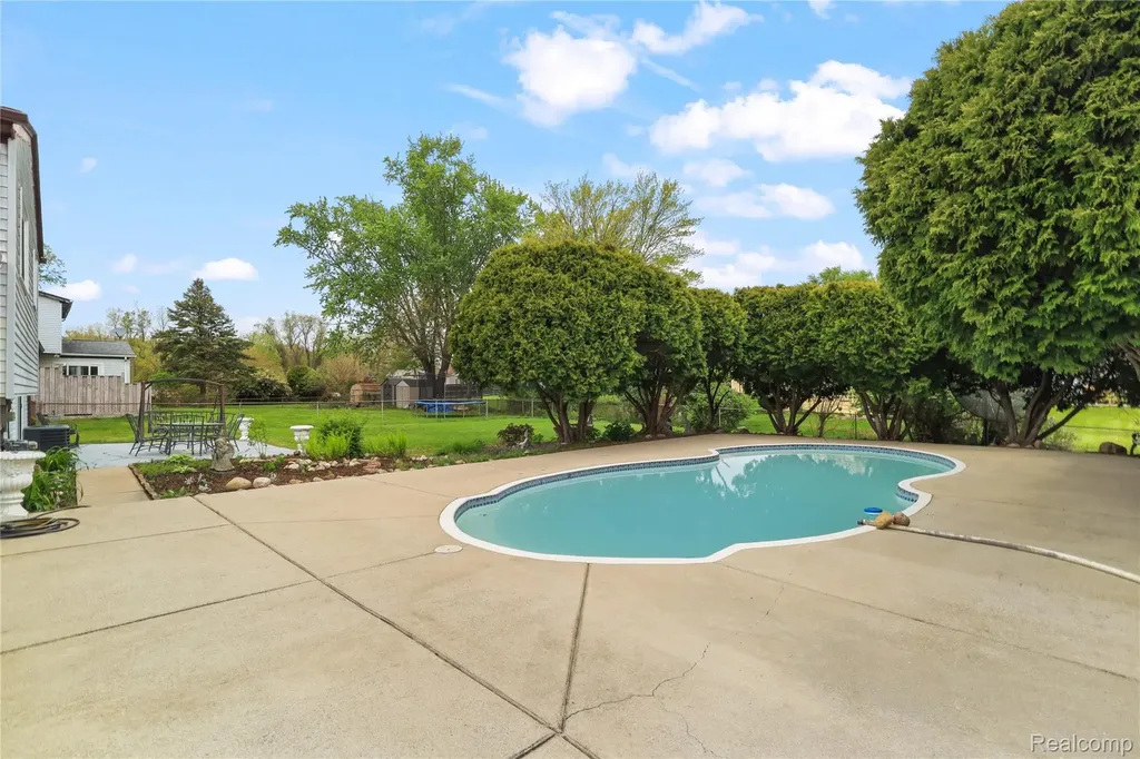 2814 Burgess Hill Drive Waterford Charter Township MI 48329
