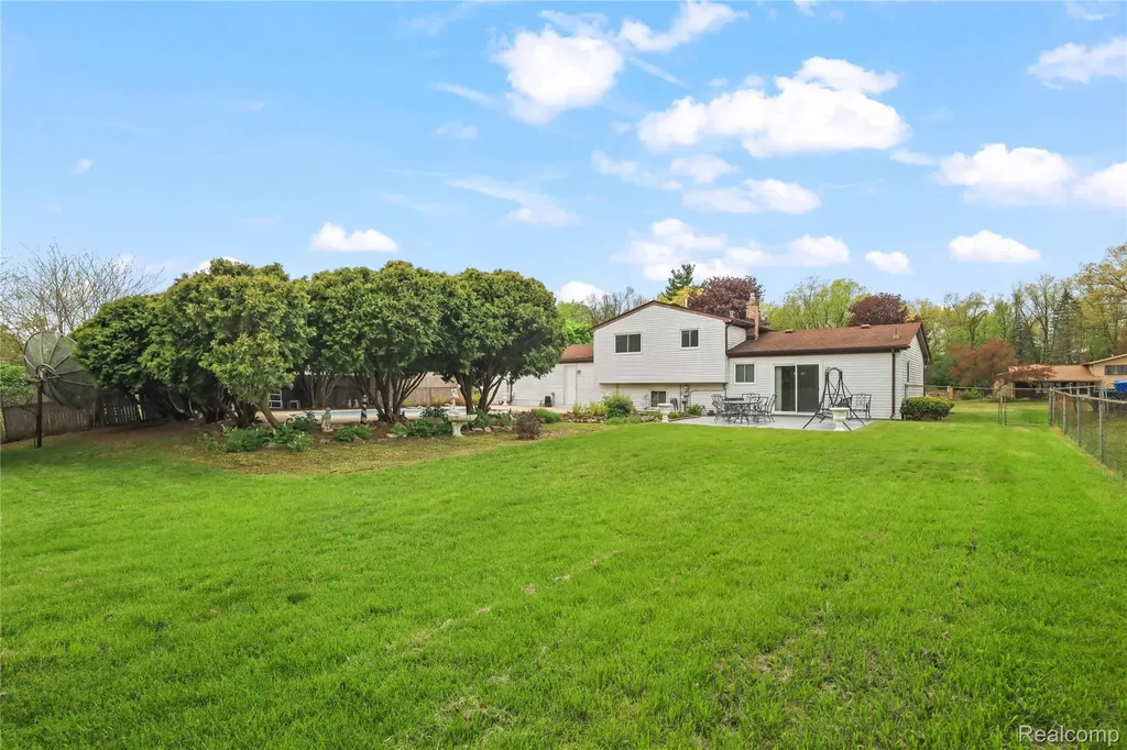 2814 Burgess Hill Drive Waterford Charter Township MI 48329