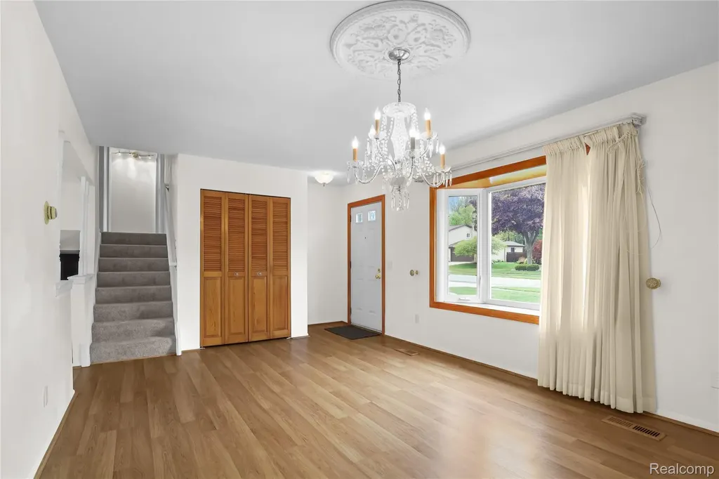 2814 Burgess Hill Drive Waterford Charter Township MI 48329