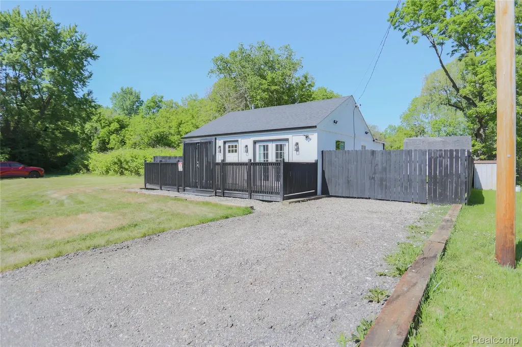 3076 Clarice Street Burton City MI 48529