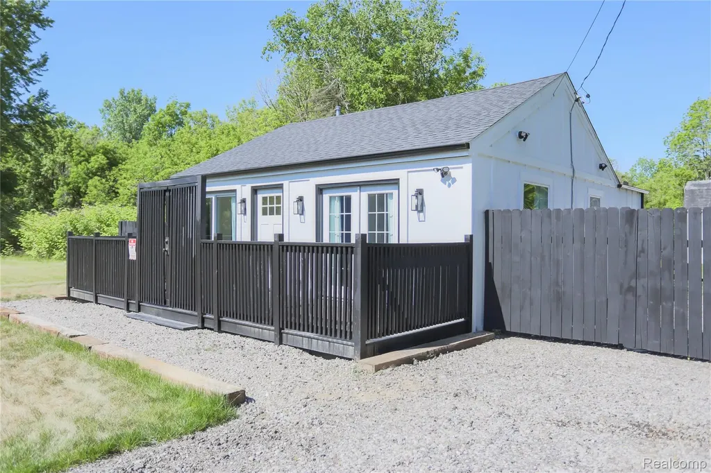 3076 Clarice Street Burton City MI 48529
