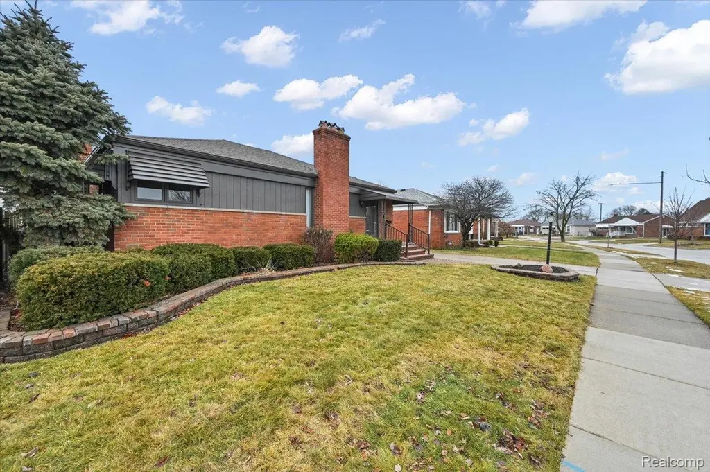 31229 Share Street St. Clair Shores City MI 48082