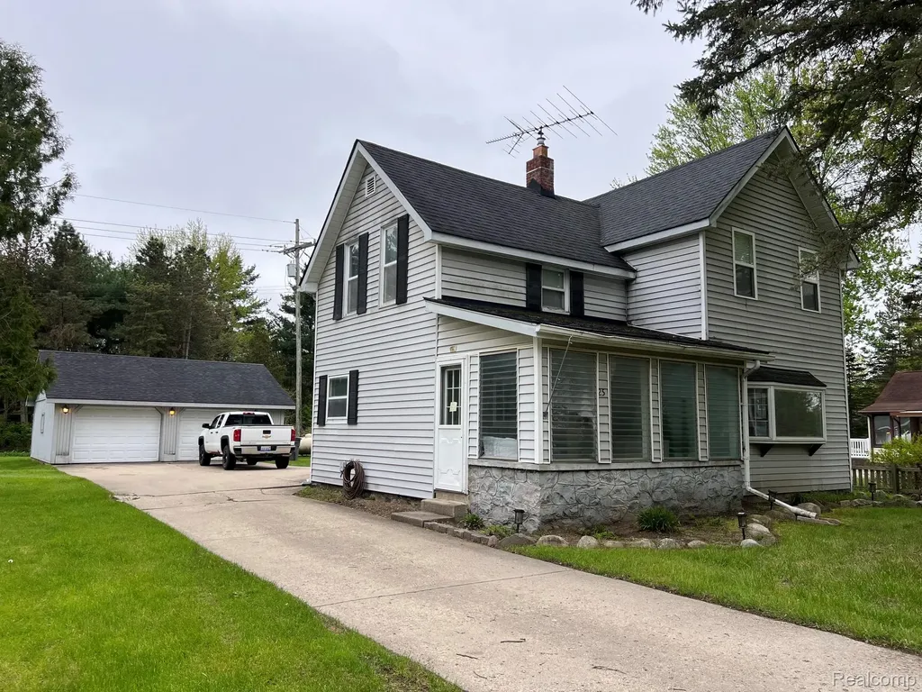 25 W Hunters Creek Road Lapeer Township MI 48446