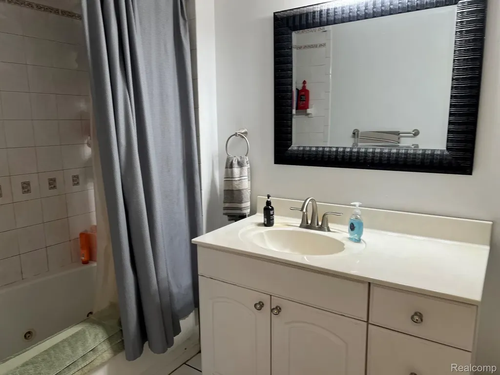 25 W Hunters Creek Road Lapeer Township MI 48446
