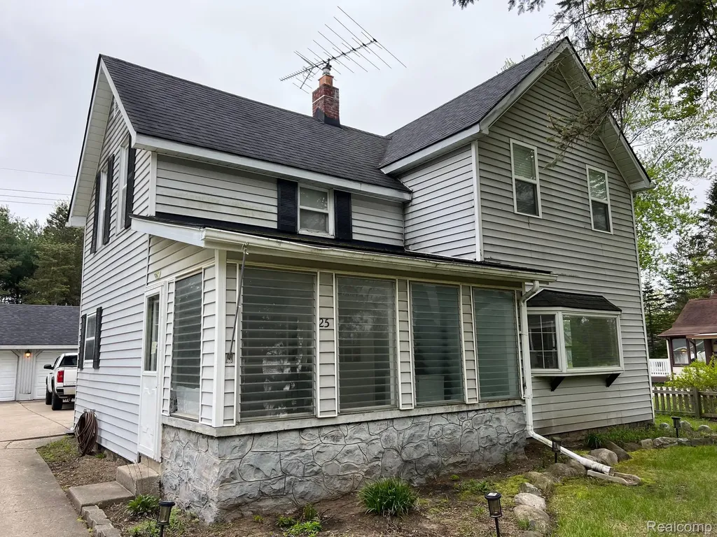 25 W Hunters Creek Road Lapeer Township MI 48446