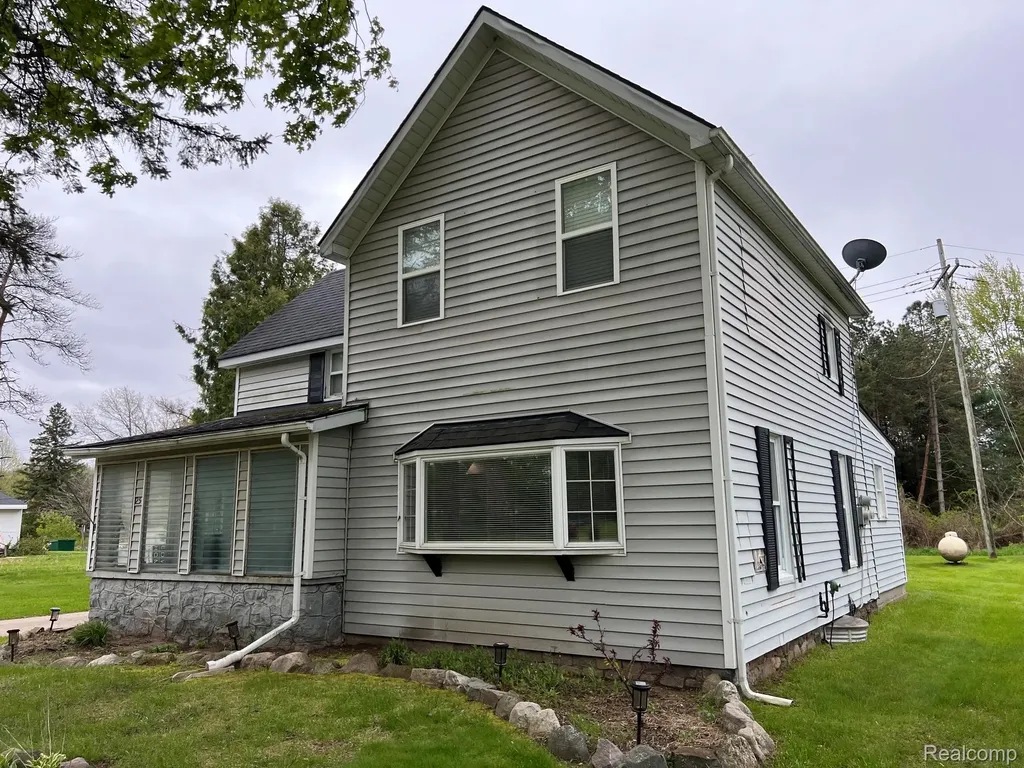 25 W Hunters Creek Road Lapeer Township MI 48446
