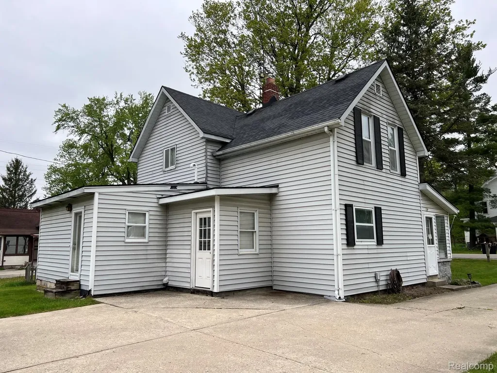25 W Hunters Creek Road Lapeer Township MI 48446