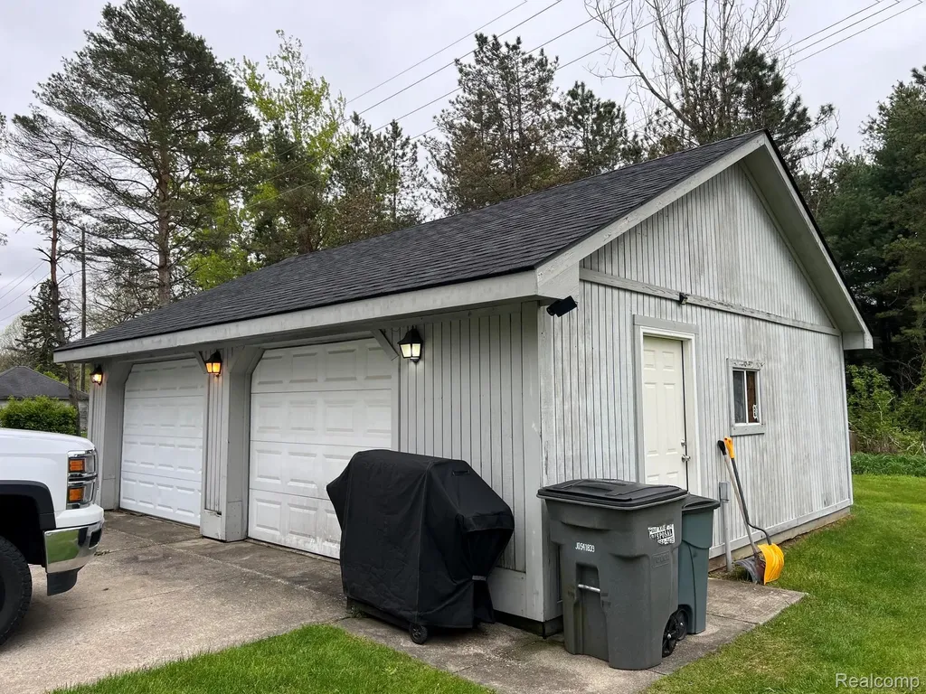 25 W Hunters Creek Road Lapeer Township MI 48446