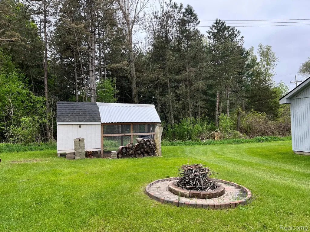 25 W Hunters Creek Road Lapeer Township MI 48446