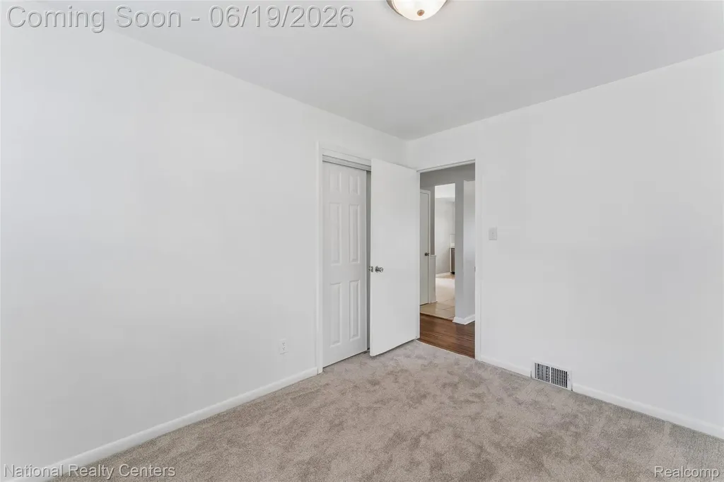 8108 Whitefield Street Dearborn Heights City MI 48127