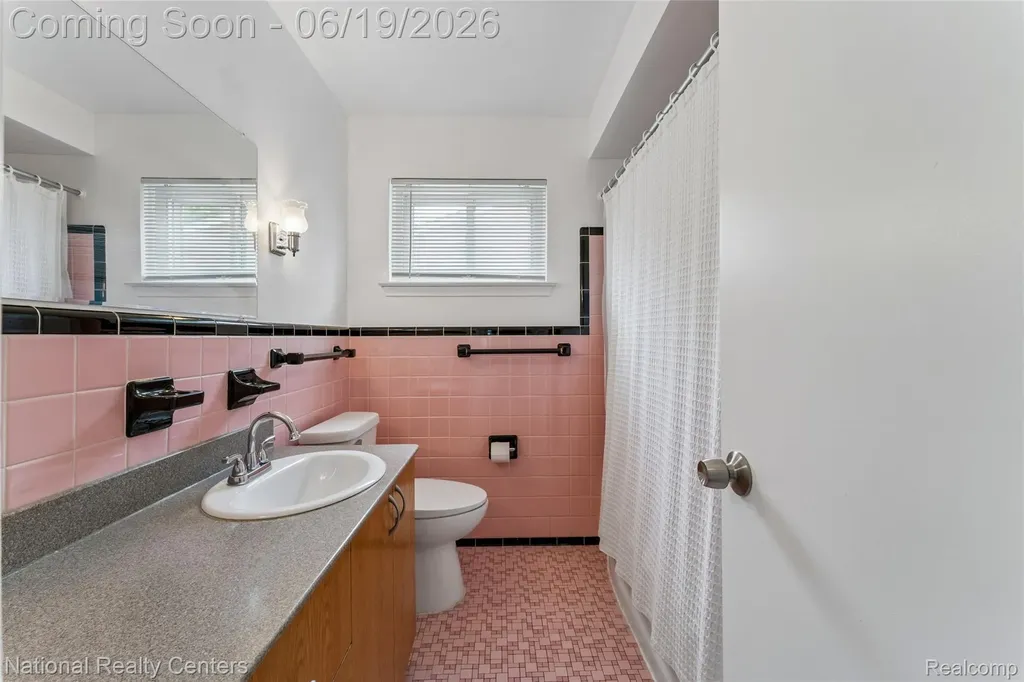 8108 Whitefield Street Dearborn Heights City MI 48127