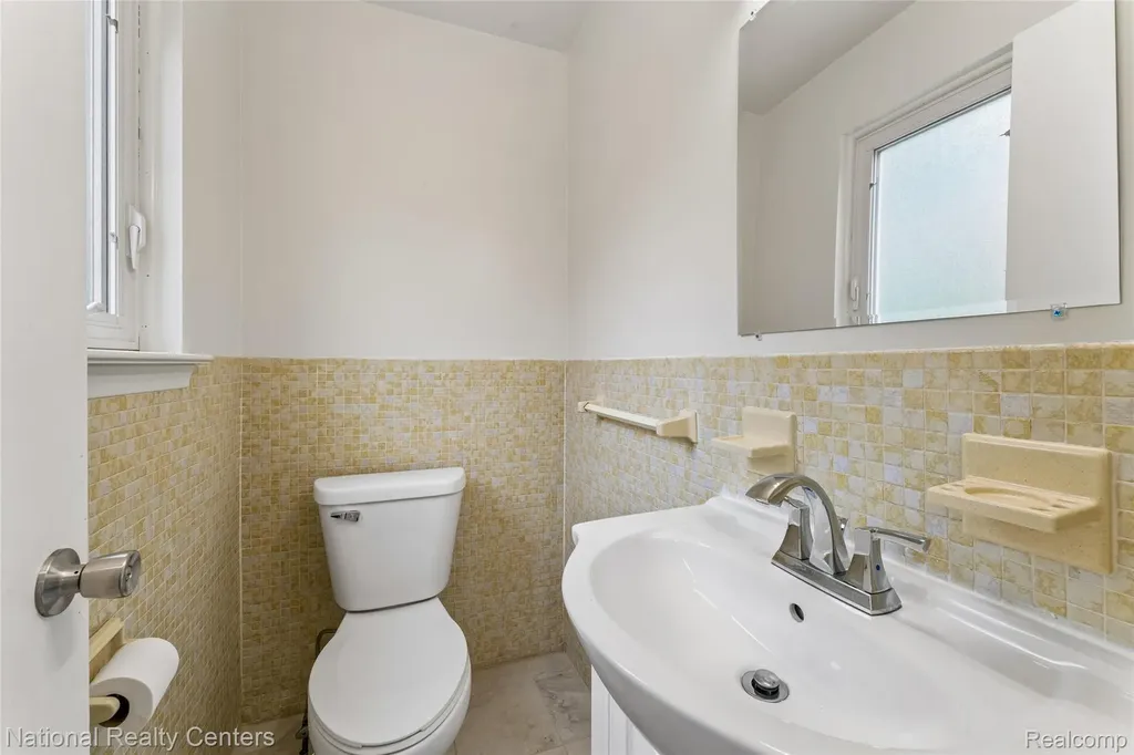 8108 Whitefield Street Dearborn Heights City MI 48127