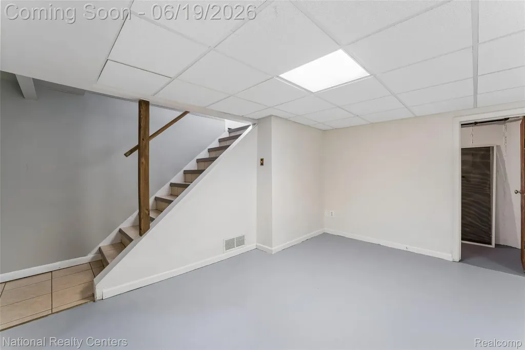 8108 Whitefield Street Dearborn Heights City MI 48127