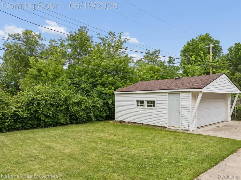 8108 Whitefield Street Dearborn Heights City MI 48127