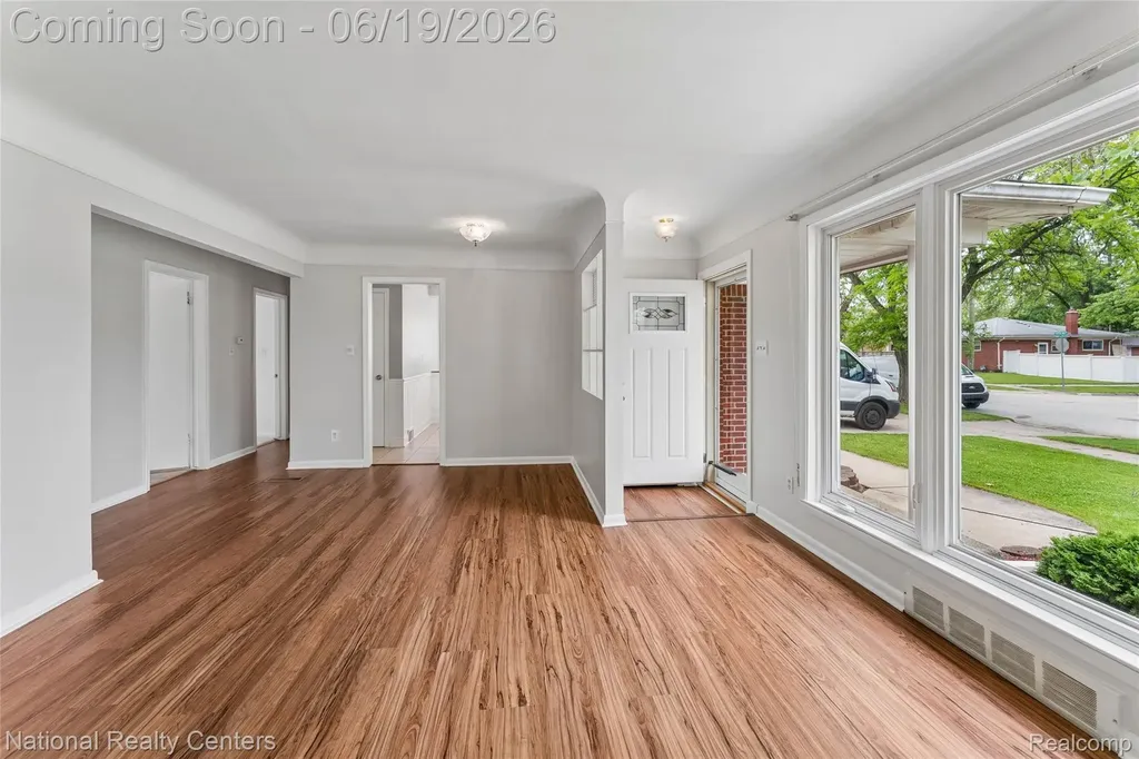 8108 Whitefield Street Dearborn Heights City MI 48127