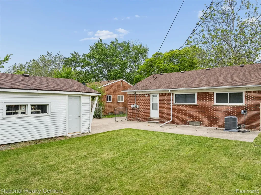 8108 Whitefield Street Dearborn Heights City MI 48127