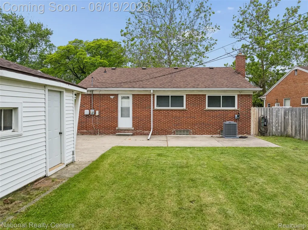 8108 Whitefield Street Dearborn Heights City MI 48127