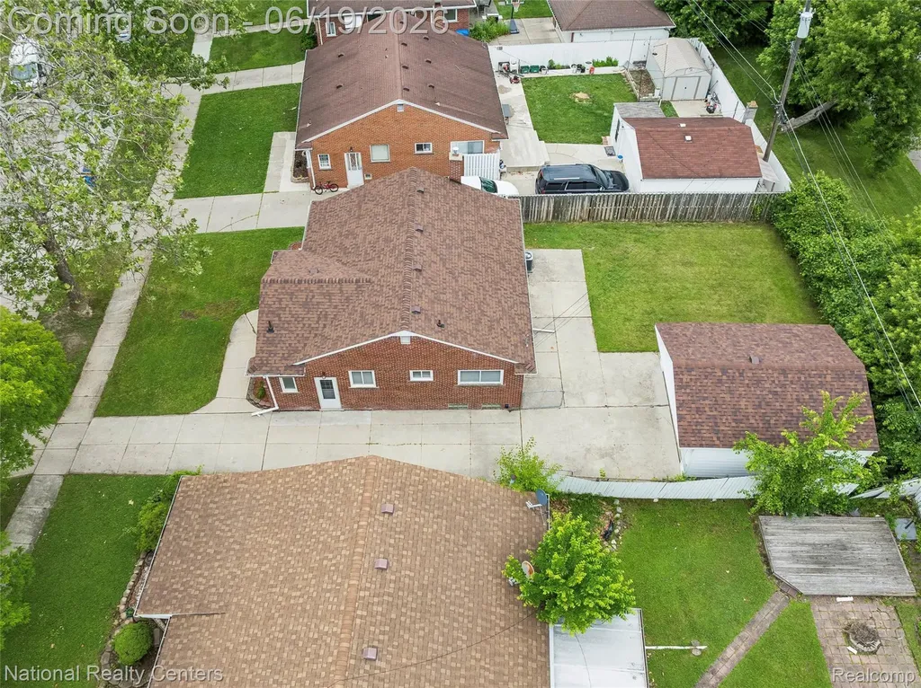 8108 Whitefield Street Dearborn Heights City MI 48127