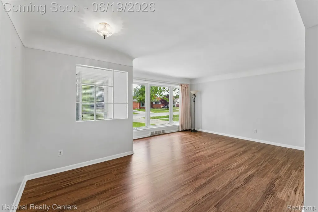 8108 Whitefield Street Dearborn Heights City MI 48127