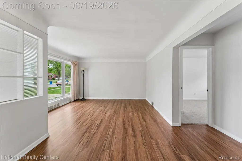 8108 Whitefield Street Dearborn Heights City MI 48127