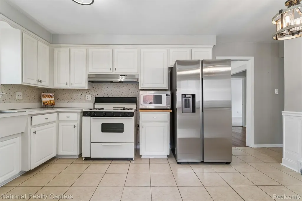8108 Whitefield Street Dearborn Heights City MI 48127