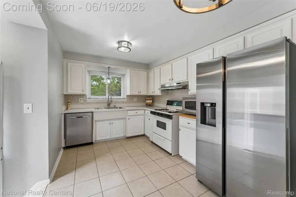 8108 Whitefield Street Dearborn Heights City MI 48127