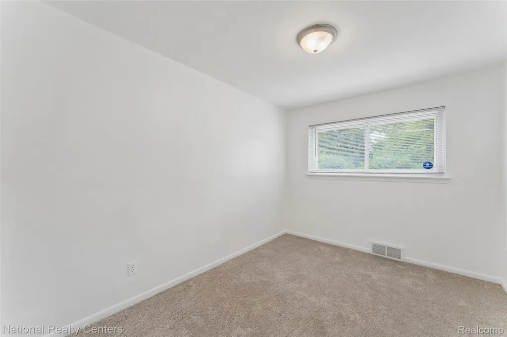 8108 Whitefield Street Dearborn Heights City MI 48127