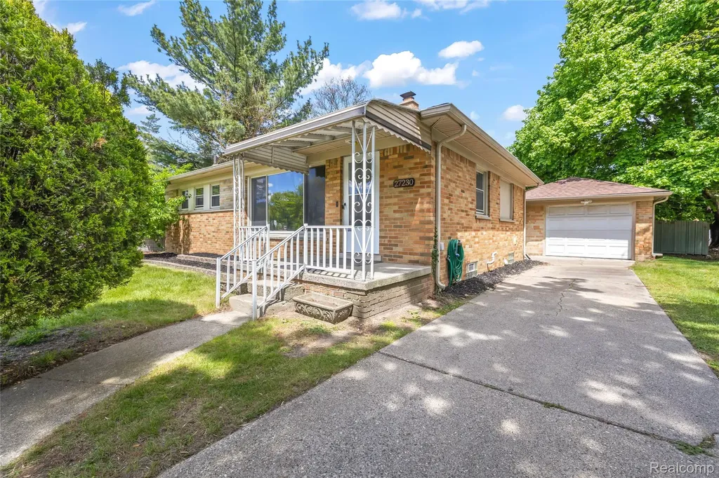 27230 W 6 Mile Road Redford Charter Township MI 48240