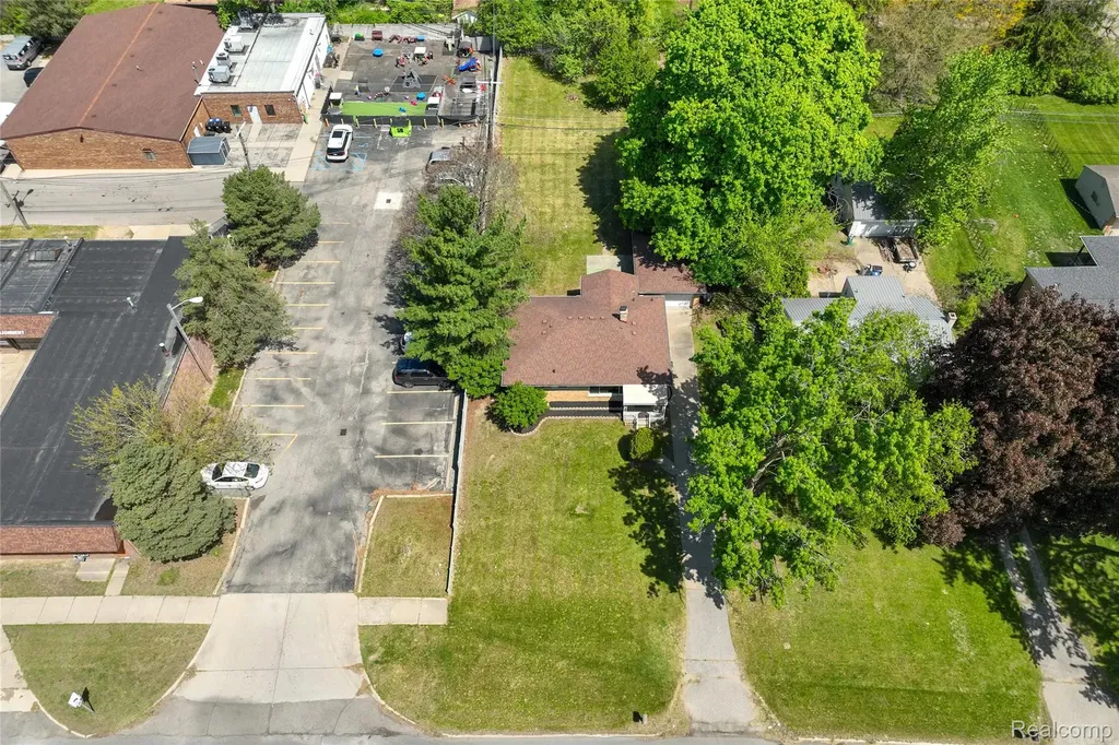 27230 W 6 Mile Road Redford Charter Township MI 48240