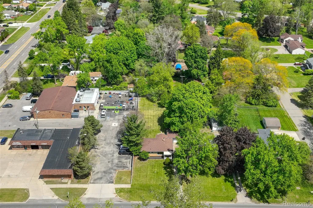 27230 W 6 Mile Road Redford Charter Township MI 48240