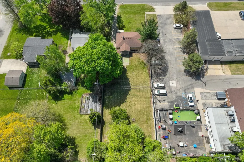 27230 W 6 Mile Road Redford Charter Township MI 48240