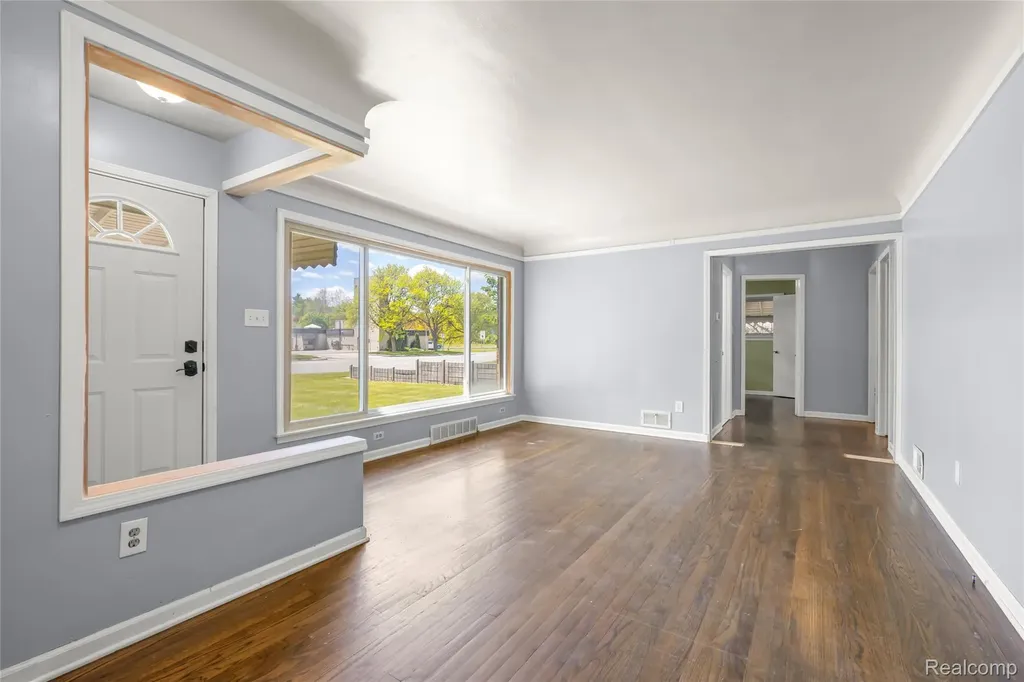 27230 W 6 Mile Road Redford Charter Township MI 48240