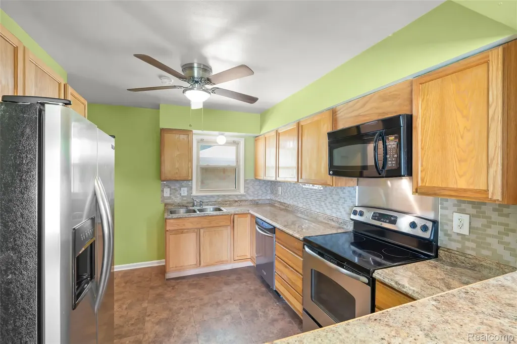 27230 W 6 Mile Road Redford Charter Township MI 48240