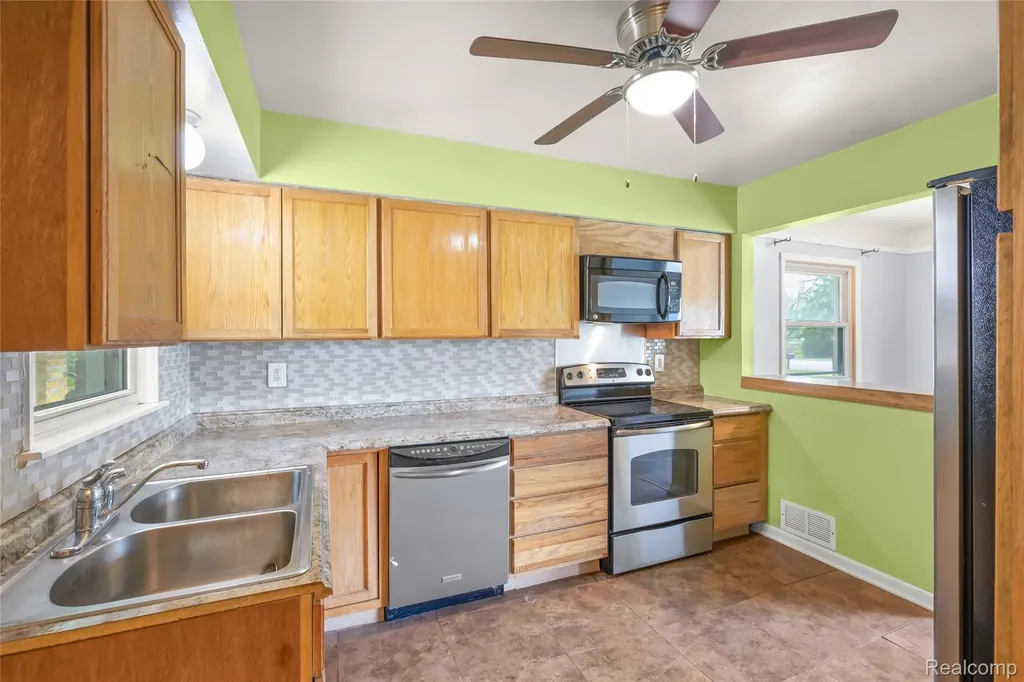 27230 W 6 Mile Road Redford Charter Township MI 48240