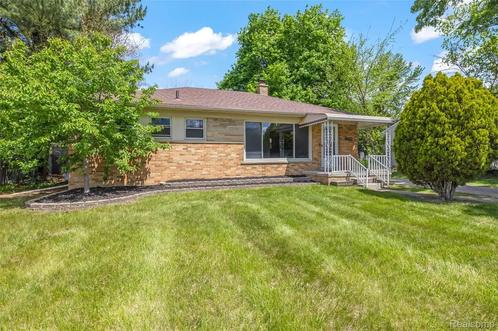 27230 W 6 Mile Road Redford Charter Township MI 48240