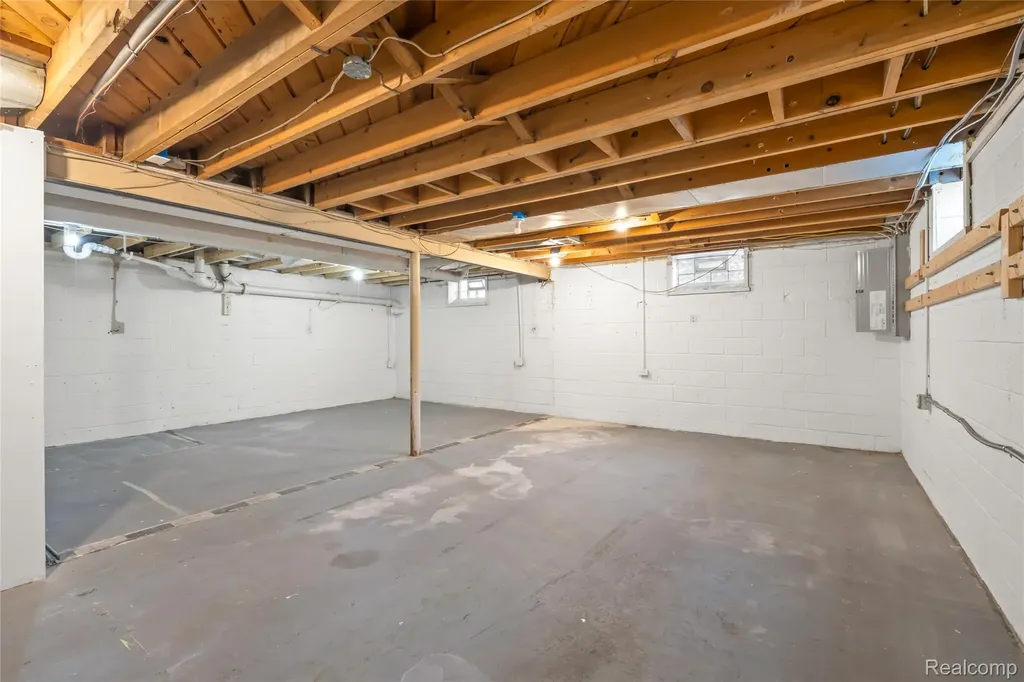 27230 W 6 Mile Road Redford Charter Township MI 48240