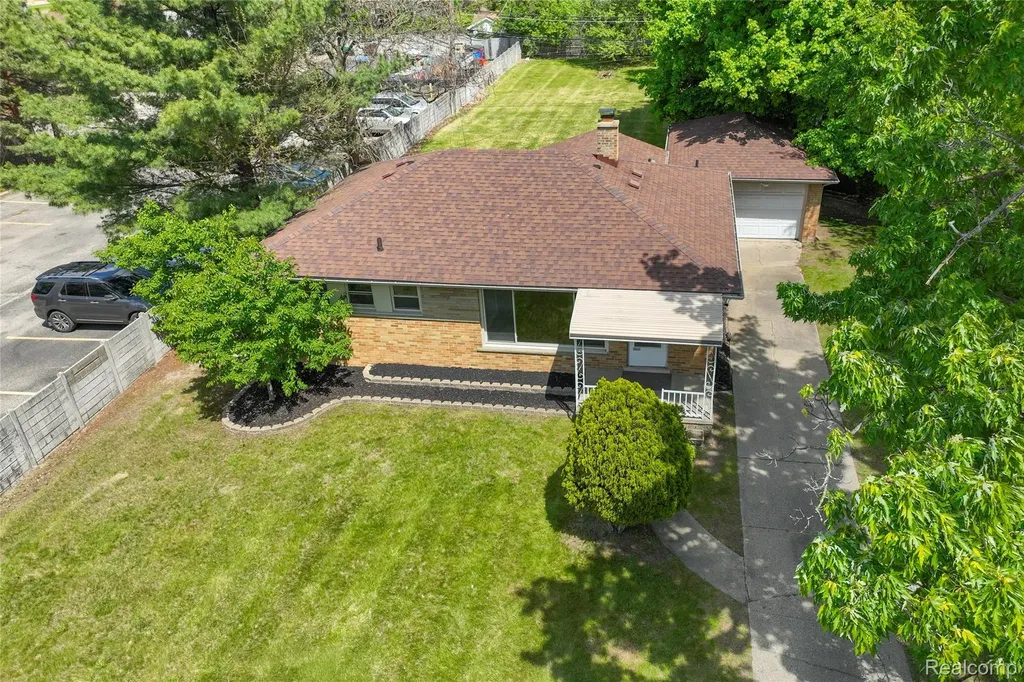 27230 W 6 Mile Road Redford Charter Township MI 48240