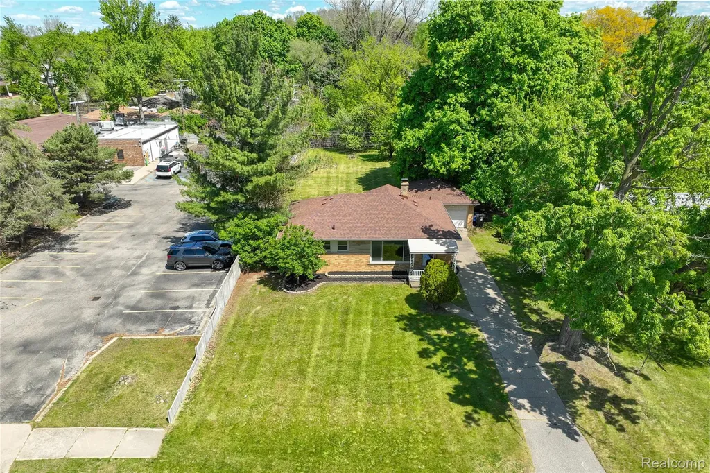 27230 W 6 Mile Road Redford Charter Township MI 48240