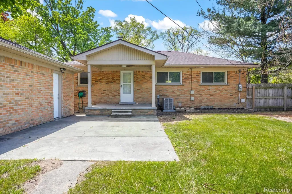 27230 W 6 Mile Road Redford Charter Township MI 48240