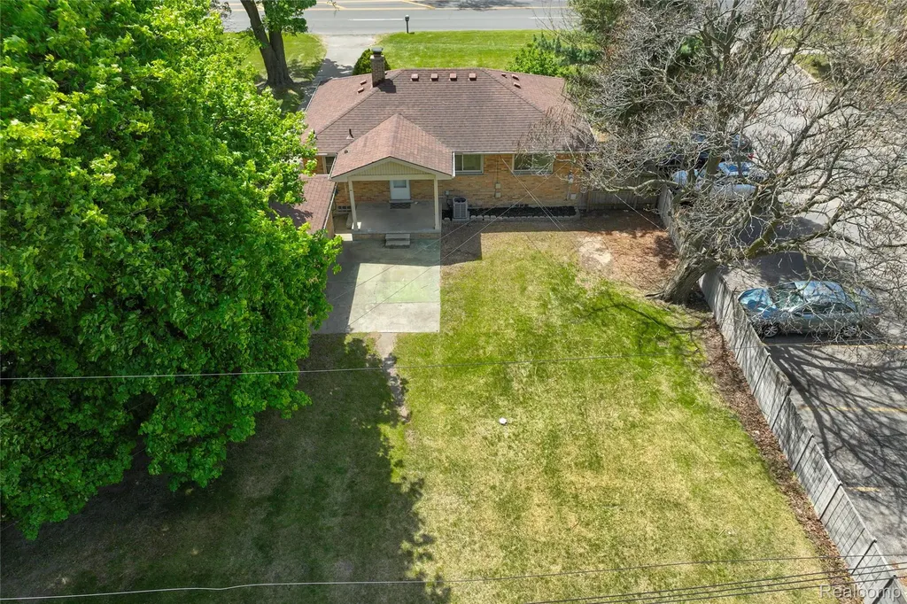 27230 W 6 Mile Road Redford Charter Township MI 48240