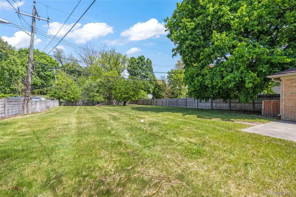 27230 W 6 Mile Road Redford Charter Township MI 48240