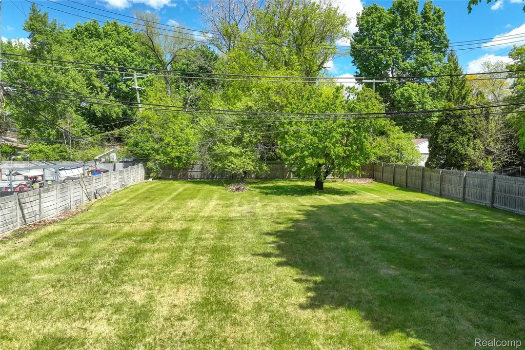 27230 W 6 Mile Road Redford Charter Township MI 48240