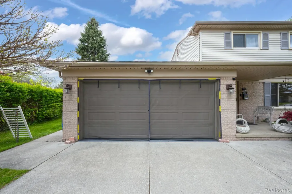 30615 Scrivo Drive Warren City MI 48092