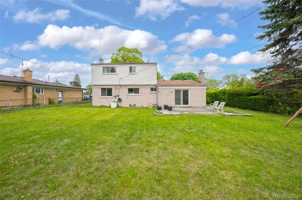 30615 Scrivo Drive Warren City MI 48092
