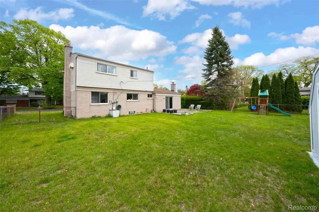 30615 Scrivo Drive Warren City MI 48092