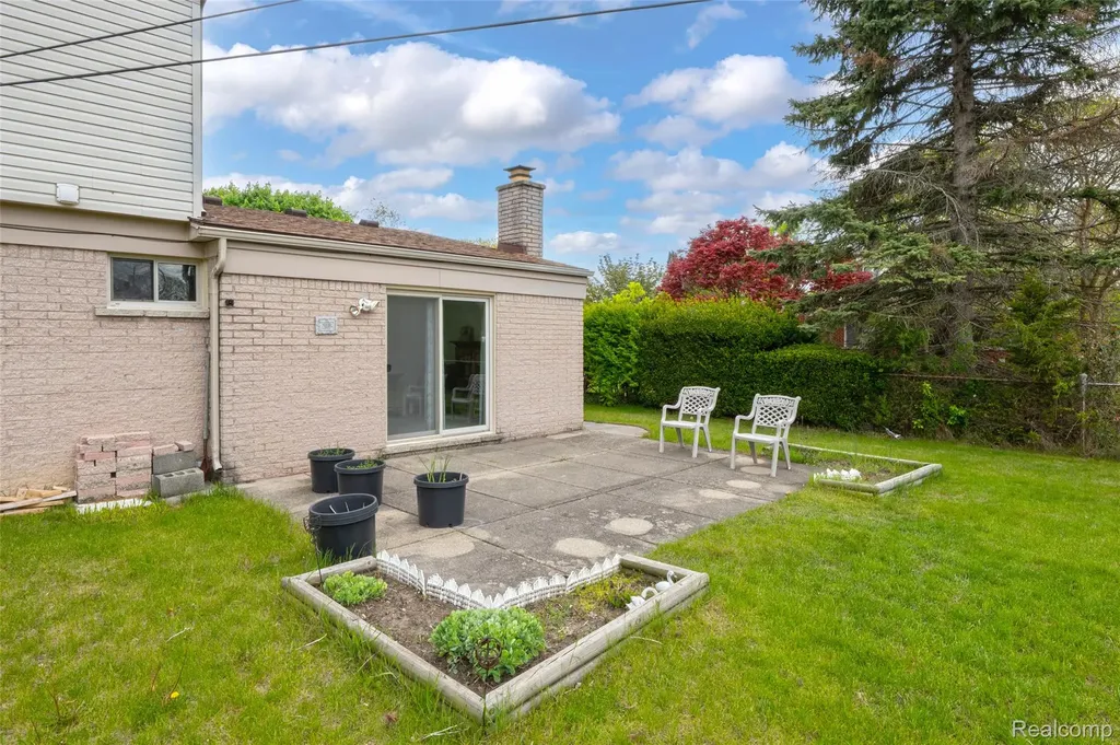 30615 Scrivo Drive Warren City MI 48092