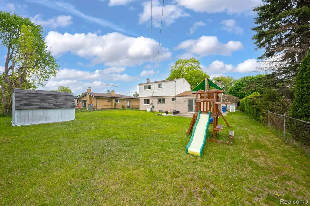 30615 Scrivo Drive Warren City MI 48092