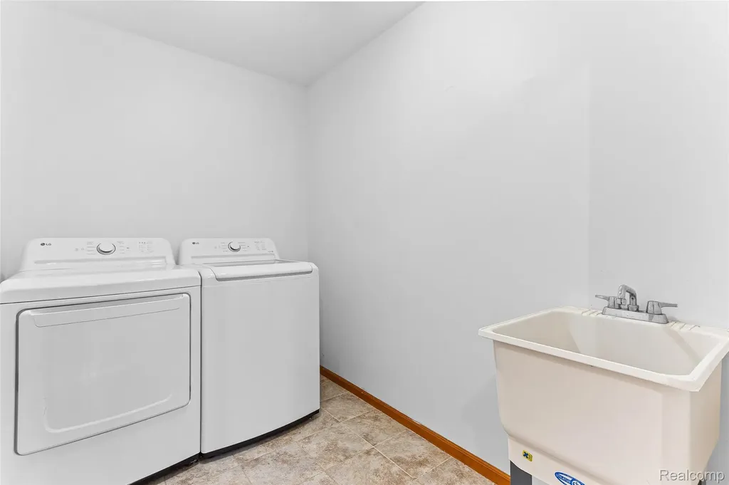 210 Marigold Circle Westland City MI 48185