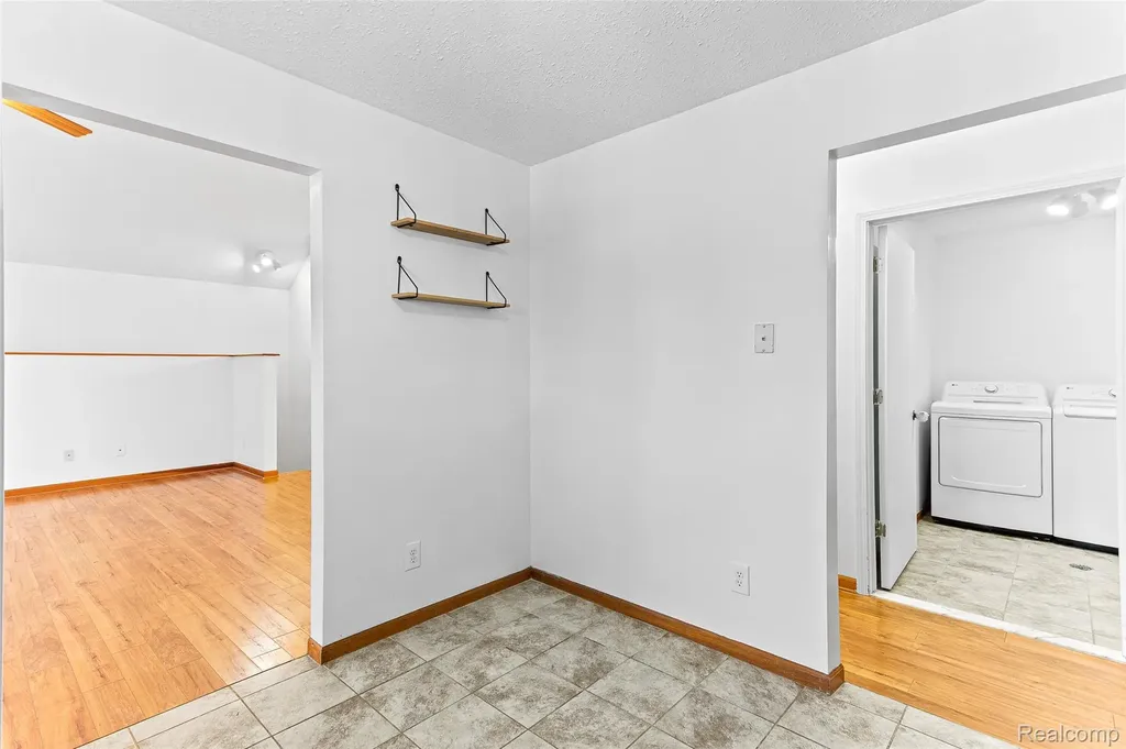 210 Marigold Circle Westland City MI 48185